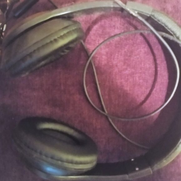 Source Unknown Headphones 2 Pairs Broken Headphones Jack Black